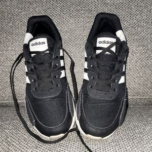 Adidas RetroRun Black 6.5